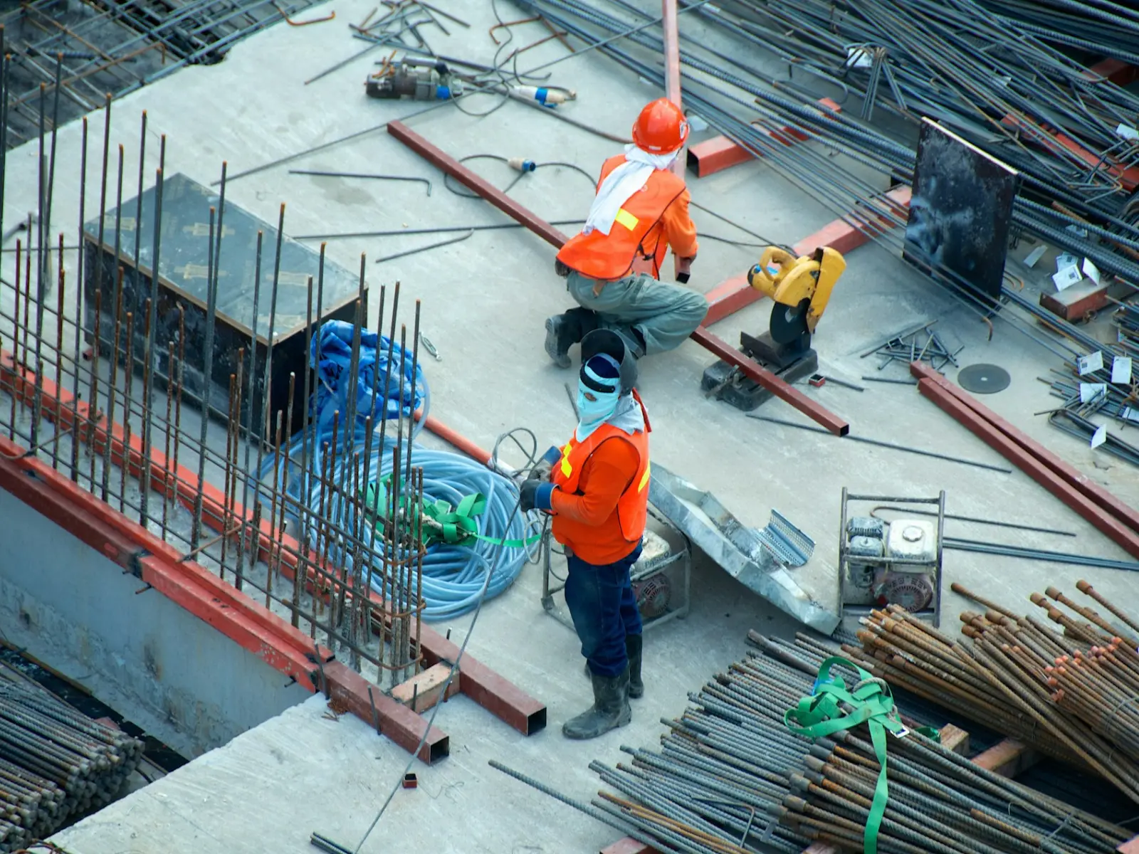 Construcción industrial e infraestructura moderna